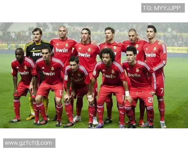 精彩抽卡挑战足球明星卡带你领略球场风云与传奇瞬间